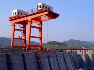 630 KN लो स्पीड होइस्ट के साथ बड़ी लिफ्टिंग क्षमता पोर्टल गैन्ट्री क्रेन टाइप गेट
