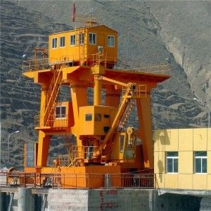 630 KN लो स्पीड होइस्ट के साथ बड़ी लिफ्टिंग क्षमता पोर्टल गैन्ट्री क्रेन टाइप गेट