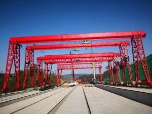 300t MH टाइप सिंगल गर्डर गैन्ट्री क्रेन ट्रस्ड टाइप तक फिक्स्ड