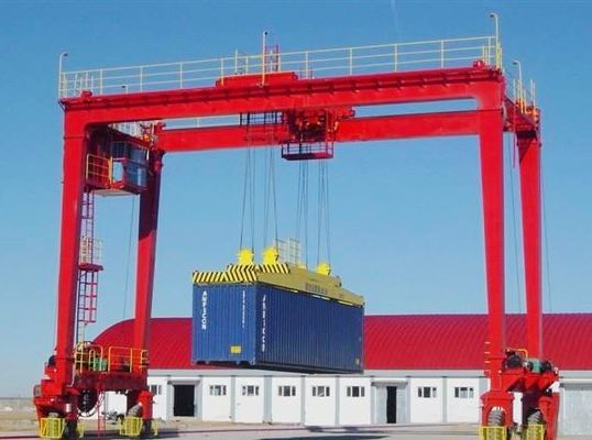 45ton 65ton स्वचालित रबर टायर गैन्ट्री क्रेन 380v रबर थका हुआ गैन्ट्री क्रेन