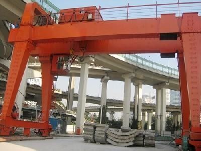 फ्रेट यार्ड Q235 Q345 डबल गर्डर गैन्ट्री क्रेन 100 टन MG प्रकार