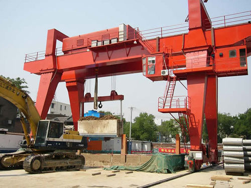 फ्रेट यार्ड Q235 Q345 डबल गर्डर गैन्ट्री क्रेन 100 टन MG प्रकार