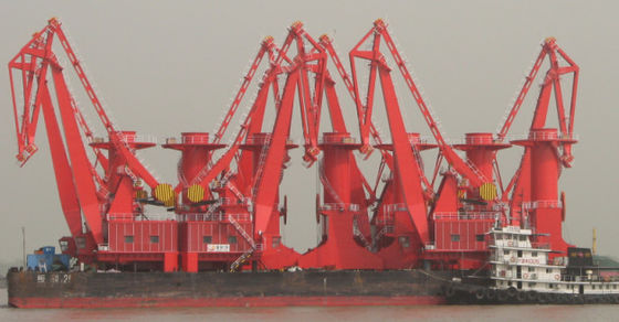 केबिन कंट्रोल 30ton हार्बर पोर्टल क्रेन डॉक जिब गैन्ट्री क्रेन फोर लिंक टाइप
